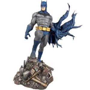 DC Gallery Batman Defiant PVC Diamore JUN201789